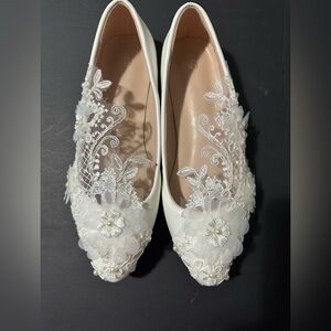 Elegant White Floral Embellished girls Shoes size 6-6.5.  UK 38